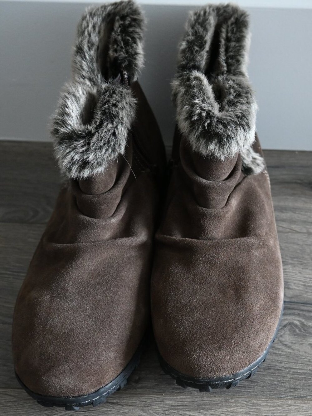 Khombu Insulated Boots Size 9.5 Faux Fur NWT